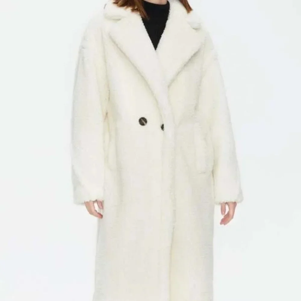 Cream Faux fur oversized button front pocket Teddy Coat - Picture 4 of 11